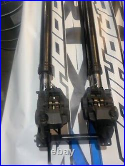 05 2005 YAMAHA R6 L+R FRONT FORKS With L+R OEM BRAKE CALIPERS